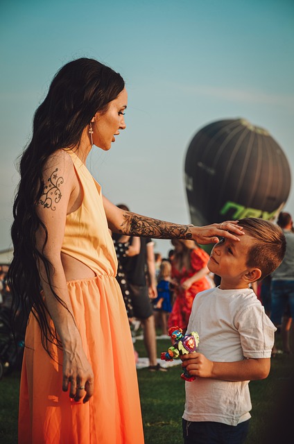 球星突破防线送出关键助攻