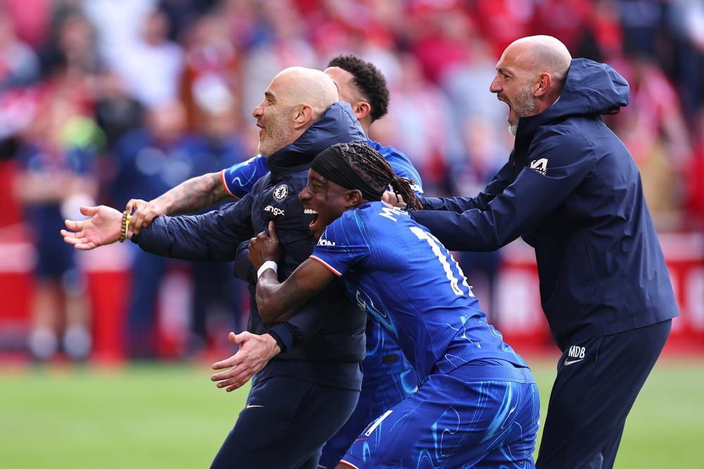 4-0横扫！意甲榜首易主，国米挤掉米兰，法布雷加斯惨败